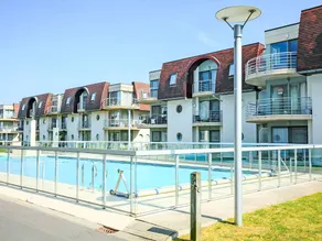 Apartment with heated pool, garden & terrace - Image 2