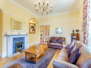 Cottage with jacuzzi & garden - Image 3