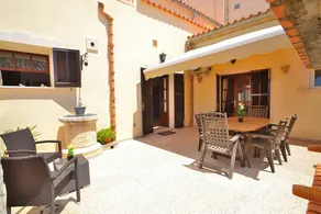 Fully equipped holiday home with terrace, garden & private pool - Image 4