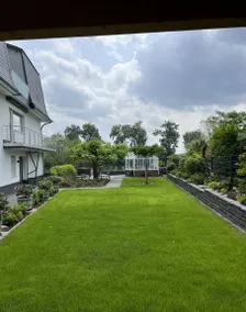 Family-oriented beautiful apartment with garden & terrace | Garden view - Image 3