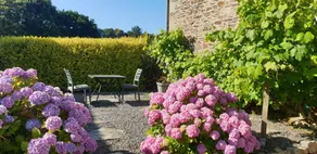 Gîte Chèvrefeuille - Pen Ar Voas: Private Terrace, Shared Garden & Wi-Fi - Image 5