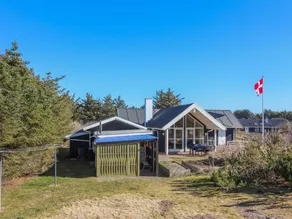 Holiday home with terrace - Image 5