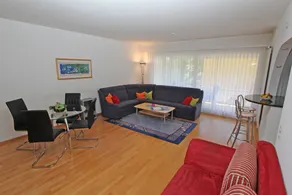 Renovierte Wohnung an Nebenstrasse mit Balkon und Hallenbad - Image 4