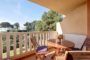 Fantastico appartamento con piscina, terrazza e giardino | Vista sul giardino - Image 2