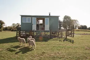 Family-friendly cottage with BBQ & garden - Image 2