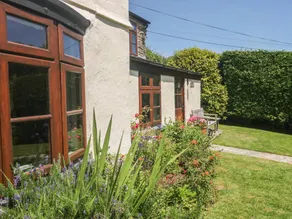Cottage with BBQ & garden - Image 2