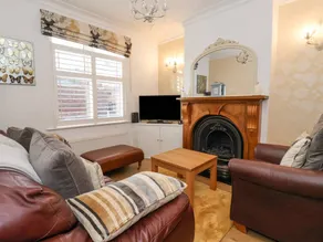 Fully equipped cottage with terrace & garden | Close to National Railway Museum | Beach view - Image 2