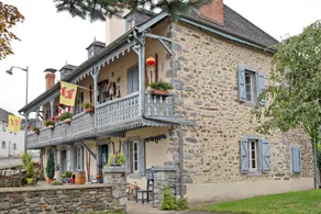 House with BBQ, garden & terrace - Image 4