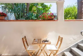 Maison de vacances entièrement équipée avec jardin, terrasse et internet haut débit | Vue jardin | Proche de la plage - Image 2