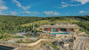 Villa with sauna, terrace & garden - Image 2