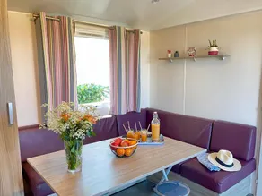 Family-friendly charming mobile home with terrace & heated pool - Image 5