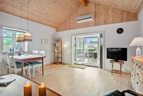 Holiday home with terrace & barbecue - Image 3