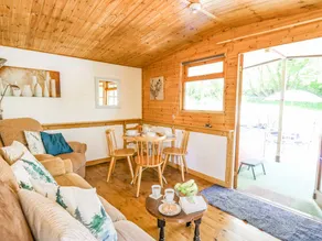 Family-friendly beautiful cottage with jacuzzi & garden | Pets allowed - Image 3