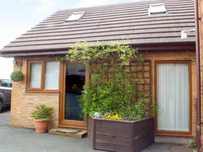 Family-friendly lovely cottage with jacuzzi & garden | Pets allowed - Image 2