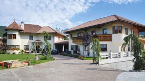 Flat with pool & garden - Image 5