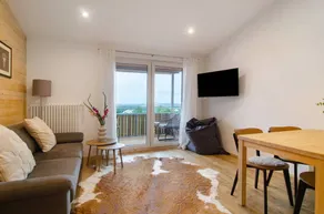 Apartment with garden & BBQ | Garden view - Image 4