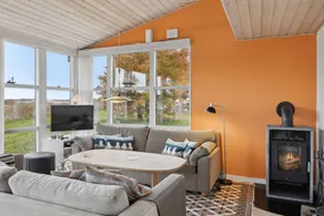 Holiday home with barbeque & garden | Water view - Image 4