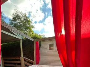 Charming chalet with hot tub & heated pool - Image 4