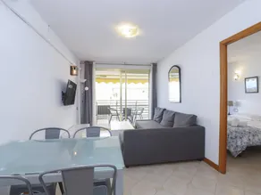 Flat with pool - Image 5
