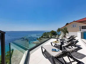 House with private pool, terrace & garden - Image 3
