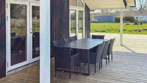 Holiday home with sauna, BBQ & jacuzzi | Beach nearby - Image 4