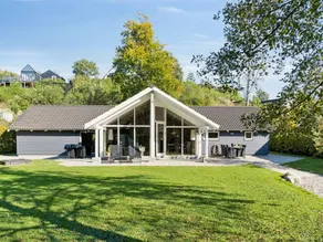 House with barbecue, sauna & terrace - Image 4