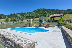 Villa with barbeque, terrace & private pool | Dogs allowed - Image 3