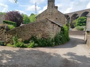 Cottage with garden - Image 2