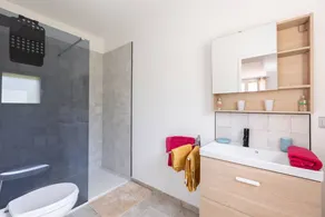 Charming dedicated room with garden, pool & hot tub | Mountain view - Image 4