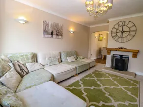 Cottage with garden & jacuzzi - Image 4