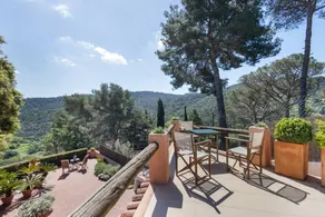 Relaxing 126m² B&B with Pool, No Kitchen, Mountain Views – Argentona - Image 4