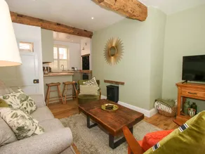 Family-friendly cottage with garden - Image 5