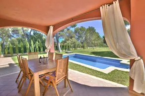 Villa with garden, terrace & private pool - Image 2