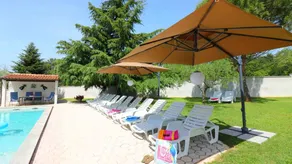Flat with terrace, BBQ & pool - Image 4