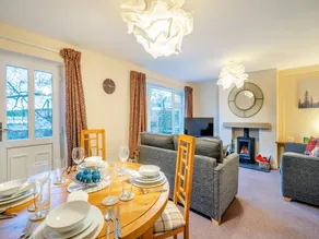 Family-oriented cottage with terrace & garden | River view | Dogs allowed - Image 2