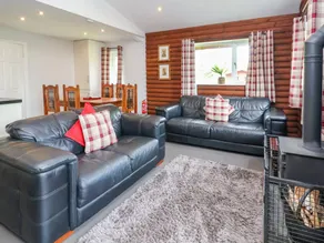Child-friendly cottage with garden & hot tub | Pets allowed - Image 4