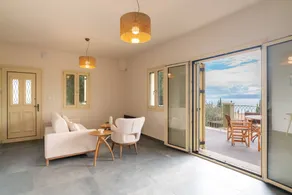 Family-oriented ample villa with garden & terrace | Sea view - Image 3