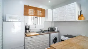 Flat with terrace, garden & pool - Image 5