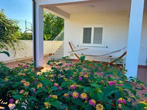 Villa avec terrasse, jardin et barbecue | Vue jardin - Image 3
