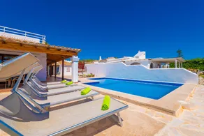 Villa with garden, terrace & private pool - Image 4