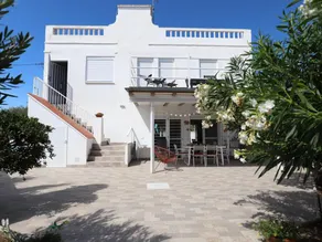Villa with private pool, BBQ & garden - Image 2