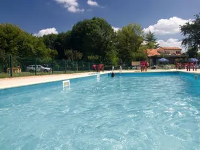 Chalet con terrazza, piscina e idromassaggio | Vista sul giardino - Image 4
