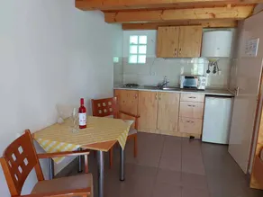 Studio with shaded garden, air conditioning and internet - Image 5
