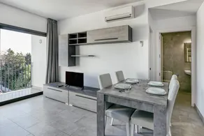 Aparthotel with fast internet | City view - Image 3