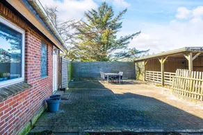 Holiday home with garden & terrace - Image 5