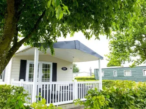 Family-oriented wonderful lodge with heated pool - Image 4