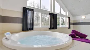 Family-friendly holiday home with sauna, terrace & jacuzzi | Pets allowed - Image 3