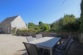 Gite with barbecue, terrace & garden - Image 2