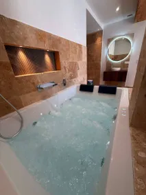 Apartment with jacuzzi | River view | Pets allowed - Image 4