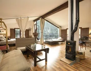 Voll ausgestattetes geräumiges Ferienhaus mit Pool, schnellem Internet und Terrasse | Flussblick | Ideal für Homeoffice - Image 4
